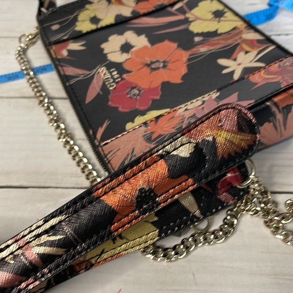 NWOT Guess 1981 Floral Faux Leather Convertible Crossbody Purse - Picture 13 of 14